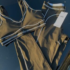 ALO Yoga Black Sports Bra and Leggings Set with White Piping